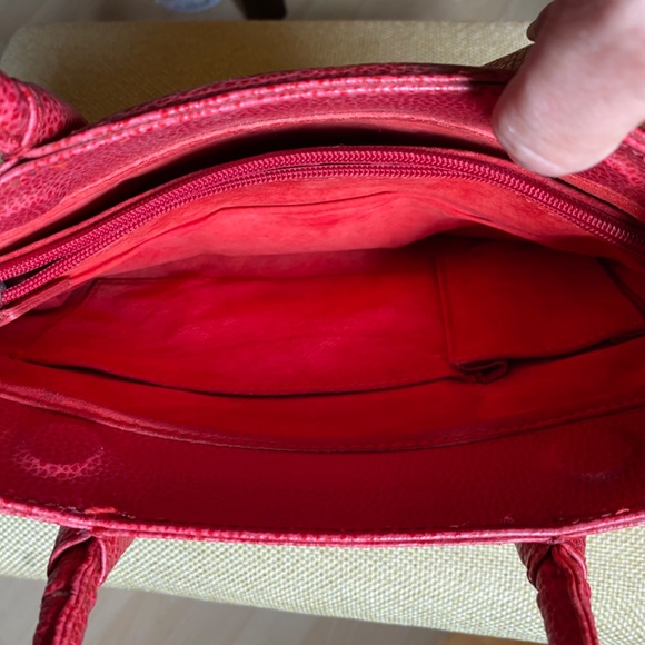 JP Tod's Handbag genuine red leather, suede lining, 2 handles, brass feet. Italy - Picture 4 of 14